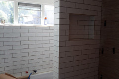 Badkamer-Renovatie-Kleine-Badkamer-met-alles-er-op-en-aan-11