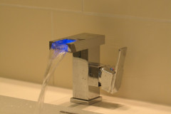 kraan met LED verlichting in badkamer Rotterdam Zuid