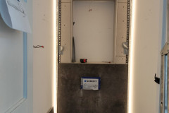 Aanleggen elektra voor indirecte LED-verlichting toilet
